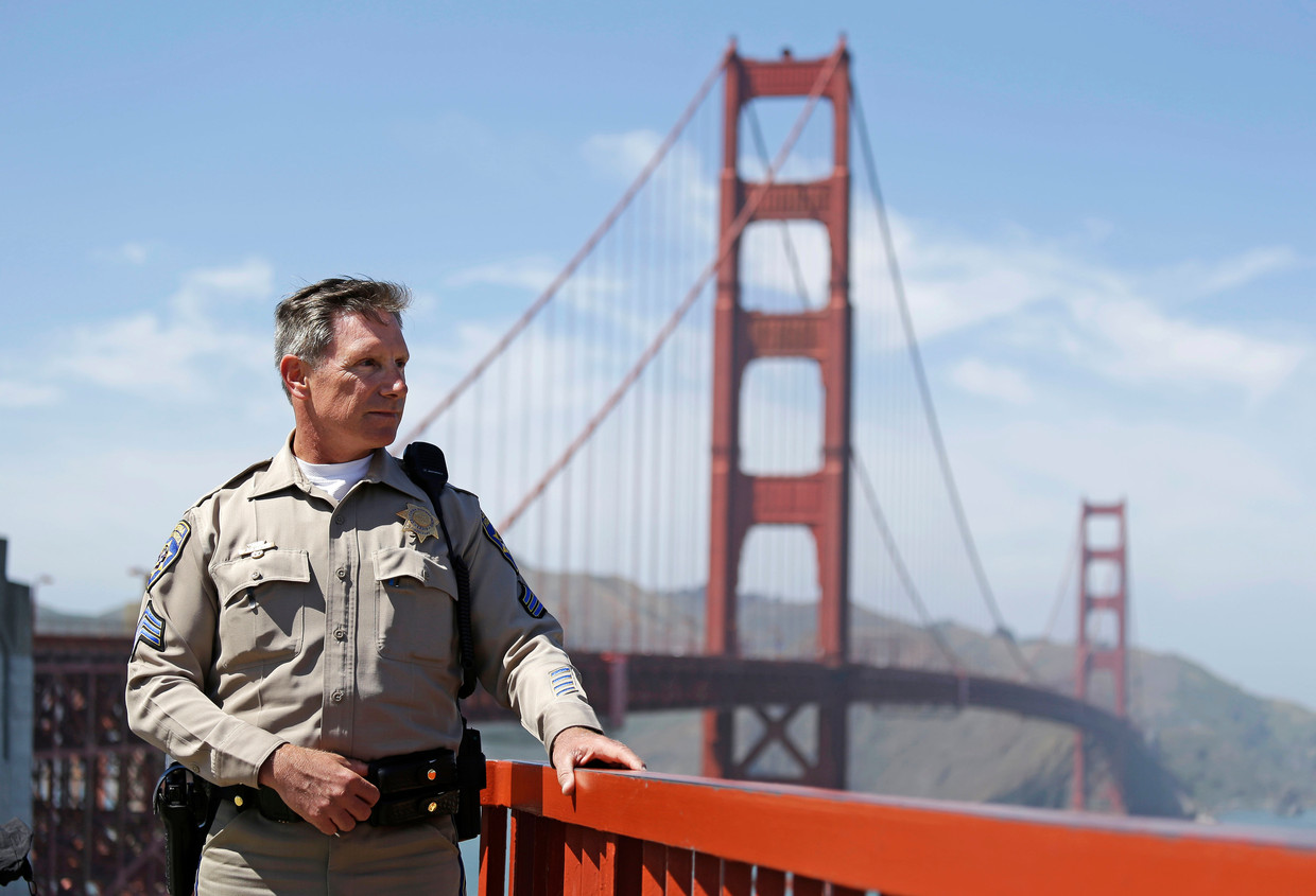 Kevin Briggs op de Golden Gate Bridge: ‘Wil je weten wat je nooit moet uitspreken? ‘Je moet’, ‘wees rustig’, ‘ik begrijp het’, ‘het wordt beter’. En: ‘Waarom?’,  Dat is ook een killer.’  
 Beeld AP