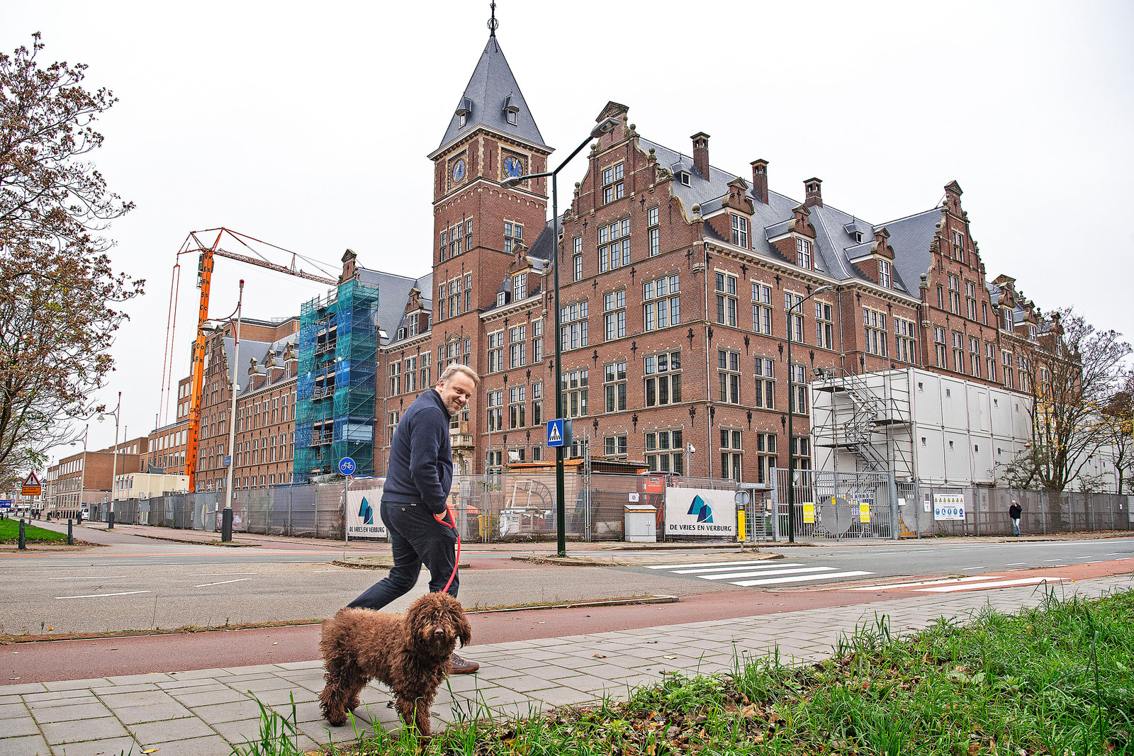 Het hoofdgebouw van Shell in Den Haag. De top van het concern zal meeverhuizen naar het nieuwe hoofdkwartier in Londen, van waaruit het nieuwe, eenkoppige concern – kortweg Shell geheten – geleid zal worden. Beeld Guus Dubbelman / De Volkskrant