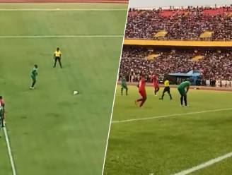 Kan het knulliger? Paul Pogba mist in nokvol stadion op vreemde manier penalty 