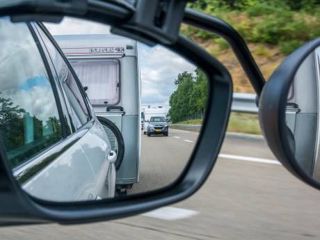 ‘Zijn die grote caravanspiegels nog wel nodig?’