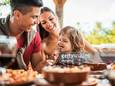 Beeld ter illustratie - met de kinderen op restaurant