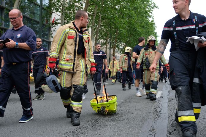 Honderden brandweerlui betogen opnieuw in Brussel.