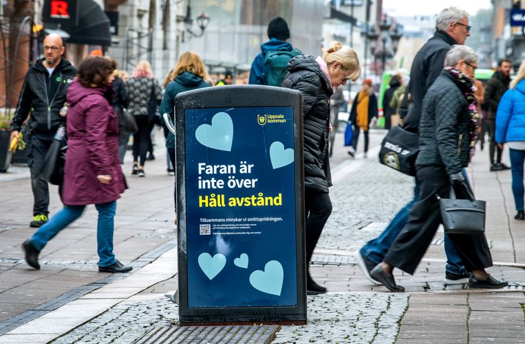 “Samen naar de kroeg gaan, winkelen en sporten – bijna alles is nog mogelijk in Zweden, maar zelfs er is steun voor het coronabeleid neemt nu snel af”