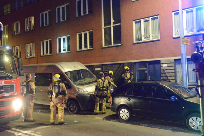 Woningen ontruimd bij woningbrand Hoefkade.