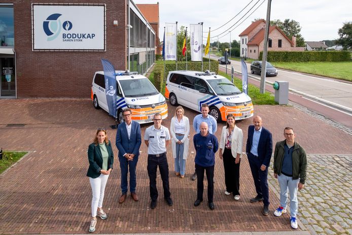 Politiezone neemt twee nieuwe interventievoertuigen in dienst: “Dit ...