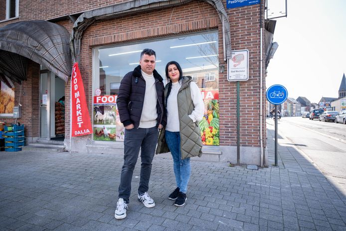 Dashty en Chra openen supermarkt Dalia aan het Pasbrugplein