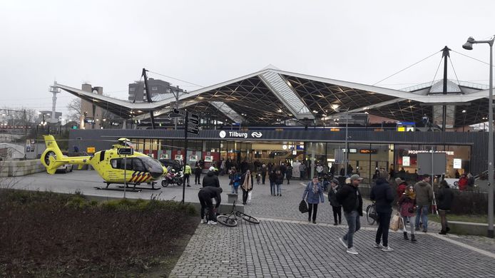 Een traumahelikopter landde bij Station Tilburg en de Burgemeester Broxlaan is afgezet