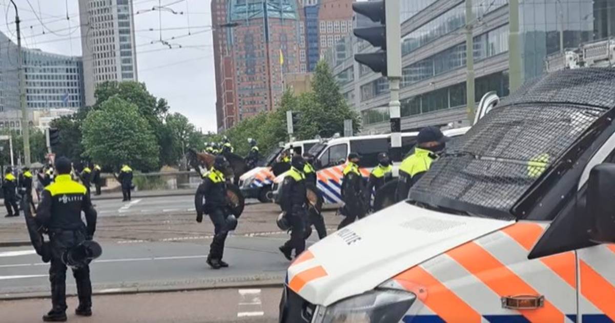 LIVE | Politie stopt betogers onderweg van Malieveld naar Tweede Kamer, geen ongeregeldheden