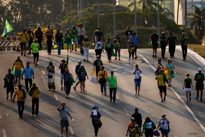 Aanhangers van de Braziliaanse president Jair Bolsonaro op straat in Brasilia.