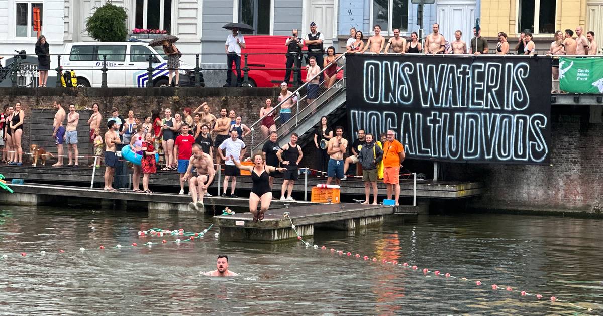 Stortbui houdt Gentenaars niet tegen: 200-tal enthousiastelingen ...