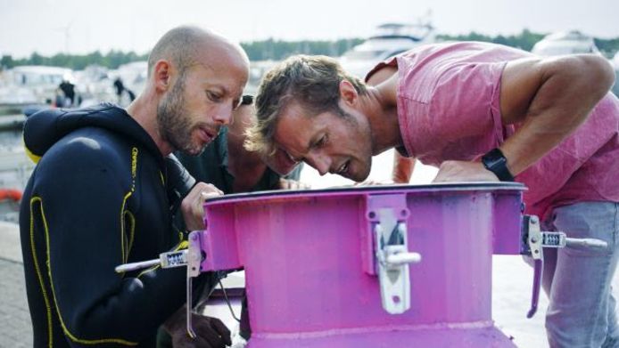 Staf en Mathias Coppens bouwen in 'Het Lichaam Van Coppens' hun eigen duikboot.