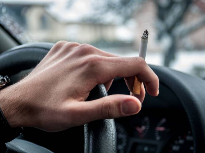 In Wallonië mag je niet meer roken in de auto als er kinderen bij zitten. Hoe zit het in Vlaanderen?