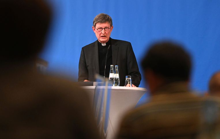 Rainer Maria Woelki op een persconferentie over het onderzoek in Keulen. Beeld AP