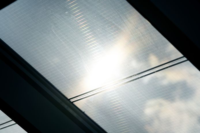 De douaneloods heeft een unieke en hoogtechnologische lichtstraat gekregen.