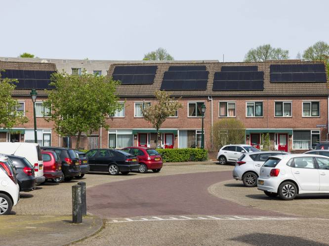Huurders kozen massaal voor zonnepanelen in deze Bossche wijk, maar nu moeten ze van de daken af