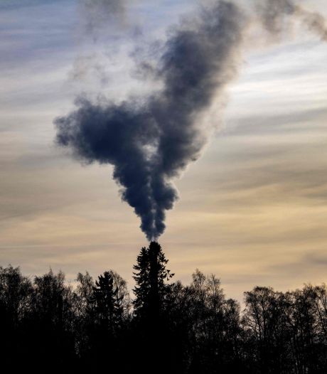 Les émissions mondiales de CO2 de l'énergie ont atteint un nouveau record en 2022, mais moindre que prévu