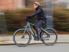 Onze expert reed met de e-bike Cortina E-Blau: “Voor wie geen waarde hecht aan fancy logo’s is dit een koopje”