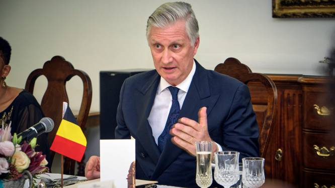 Koning Filip improviseert zeldzame keer tijdens speech: “Ik geef u straks wel de tekst”