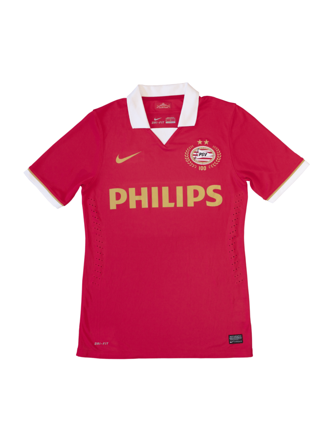 Stijlgoeroe over PSVshirt rood, lange mouwen, ronde kraag Foto AD.nl