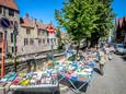 Boekenmarkt langs de Groene Reie in Brugge
