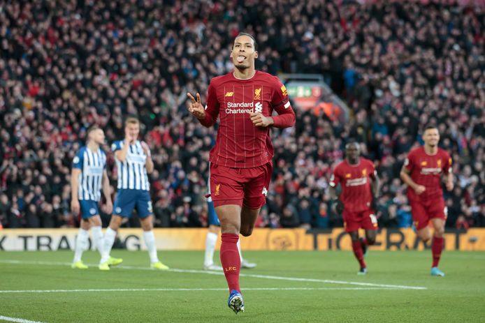 Virgil van Dijk juicht na zijn tweede treffer.
