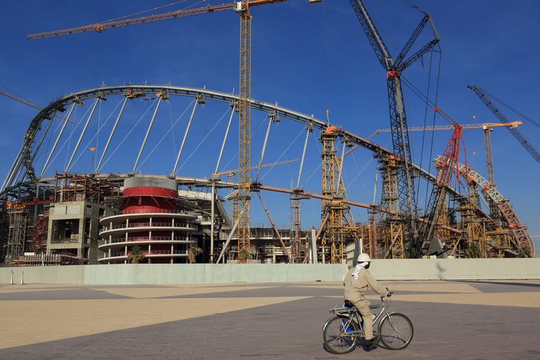 Het Khalifa International Stadium in aanbouw in Doha in 2016. Beeld Getty Images
