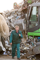 Albert T. op archiefbeeld op een van zijn afvalterreinen.