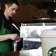 Kleine pub scoort online tegen koffiereus Starbucks