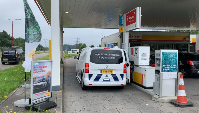 Het busje van de Inspectie benzinepompen & lpg installaties. Die valt sinds enkele jaren onder Agentschap Telecom