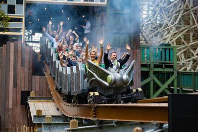 Beleef het mee: de eerste rit in de nieuwe achtbaan van Walibi Holland