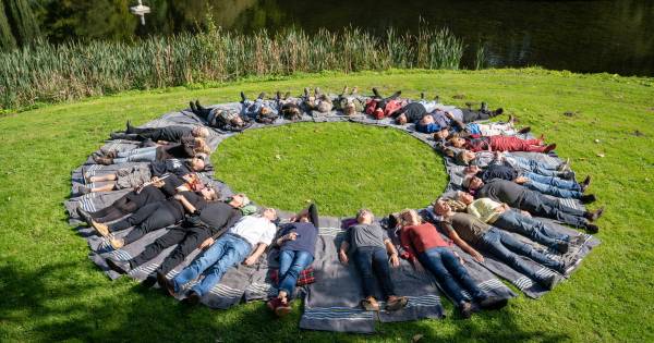 Samen naar de lucht staren in Hemmen