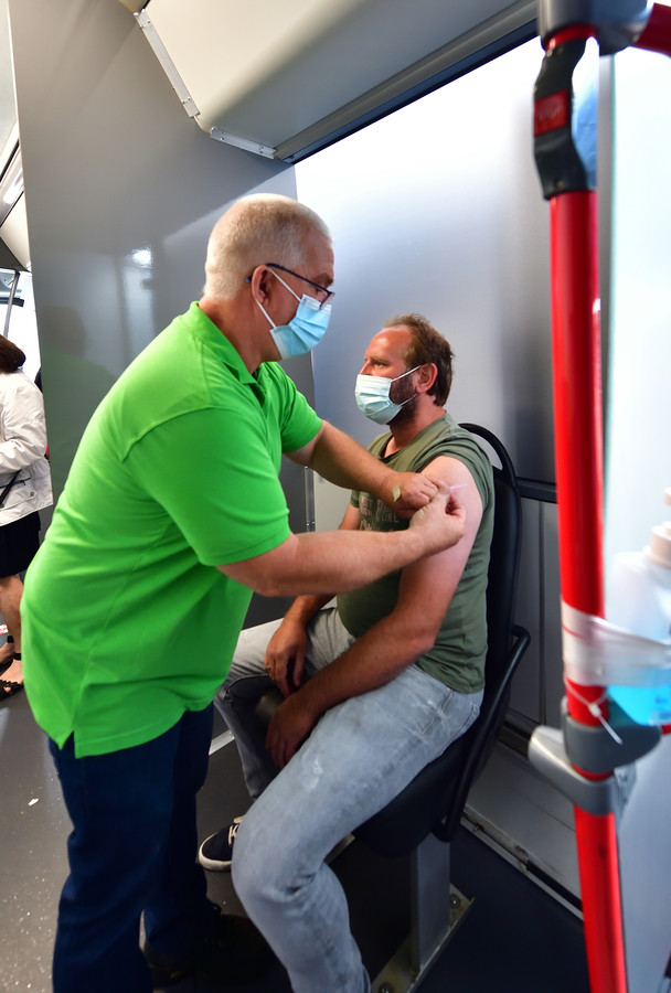 Niet Ver Van Huis Vaccineren Maar Gewoon In Eigen Wijk De Prikbus Is 