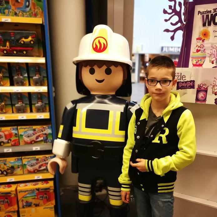 Onfortuinlijke Jayden 11 Krijgt Dozen Vol Playmobil Toegestuurd Na Ongeluk Op Snelweg Utrecht Ad Nl