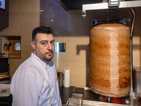 Duitsland in de ban van ‘dönerflatie’: politici pleiten voor 'kebabcap' en speciale voedselbonnen