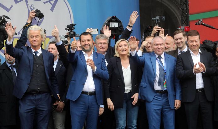 Geert Wilders (l) tijdens een bijeenkomst in Milaan van Europese populistische partijen. Naast hem de Italiaanse Lega-leider Matteo Salvini en Marine Le Pen van Rassemblement National, voorheen bekend als Front National.