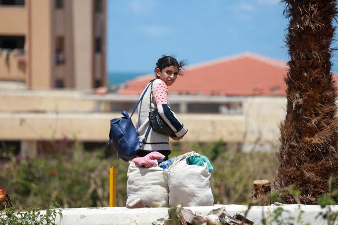 In Rafah aangekomen vluchtelingen moeten weer hun biezen pakken.