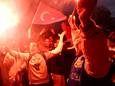 Aanhangers van president Erdogan vieren feest in Istanboel.