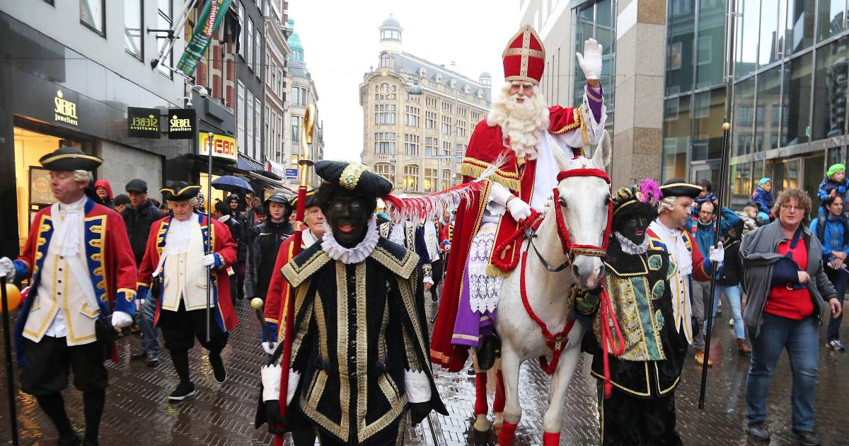 gitzwart blauw of met roetvegen deze kleur heeft zwarte piet in haagse regio haagse intocht van sinterklaas 2019 ad nl
