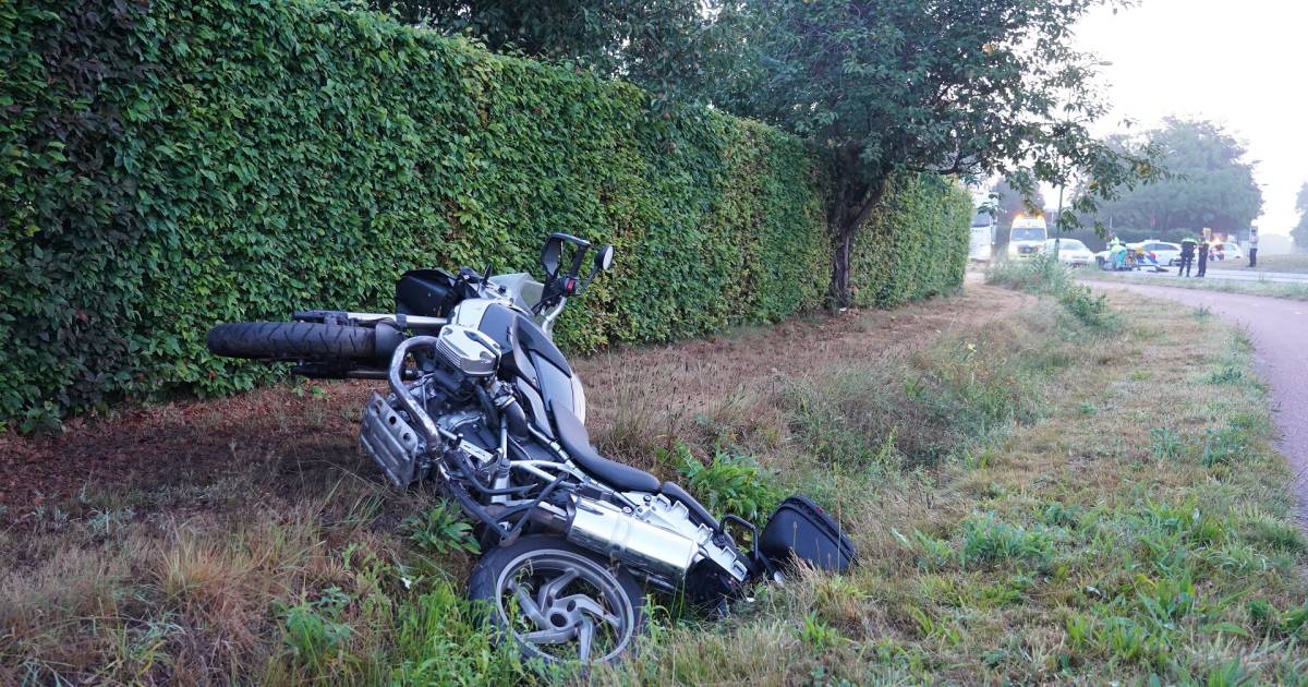 Motorrijder gewond bij botsing met auto in Dongen.