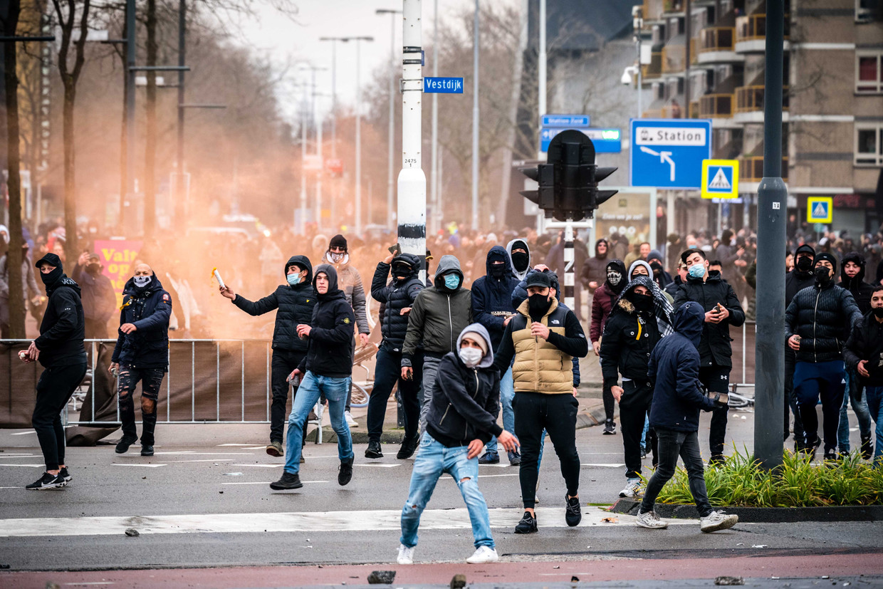 Honderden demonstranten verzamelden afgelopen weekend in Eindhoven en richtten er veel schade toe. Beeld ANP