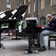Stramme vingers bestaan niet: Amsterdammer Willem van Vollenhoven is 100 jaar en treedt nog altijd op als pianist