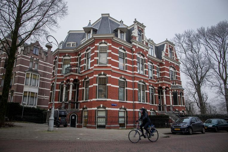 Tuncer Tuzgöl: 'Amsterdam trekt graag internationale bedrijven, maar heeft nauwelijks plek om het topmanagement daarvan te huisvesten' Beeld Rink Hof