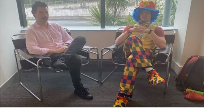 Joshua Jack en Joe The Clown, net voor het gesprek met de directie.