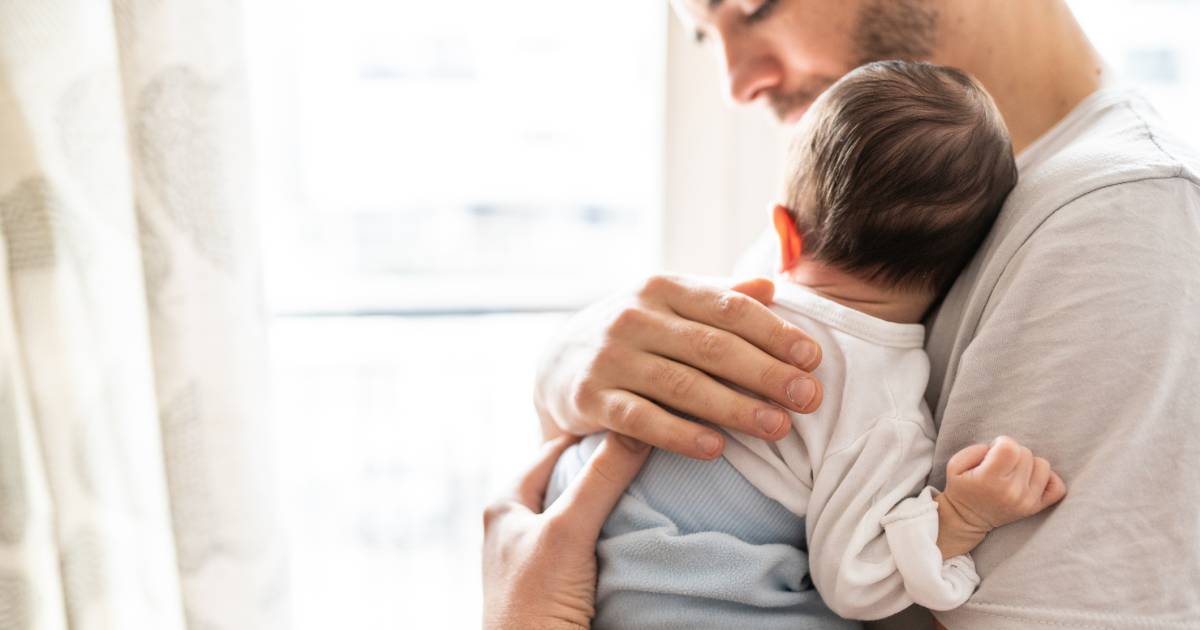 Le Contact Physique Entre Un Bebe Et Son Papa Est Aussi Important Que Celui Avec La Maman Famille 7sur7 Be
