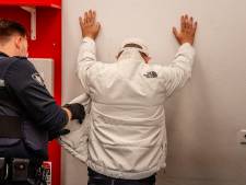 Geen conducteur? Dan rijden Rotterdammers in het ov vaak zwart: 'Massaal boetes uitgedeeld’
