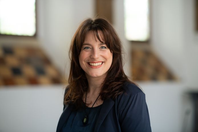 Eva Boswinkel in de Burgerzaal op het stadhuis in Zutphen.