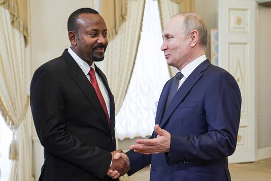 De Russische president Vladimir Poetin met de Ethiopische premier Abiy Ahmed.
