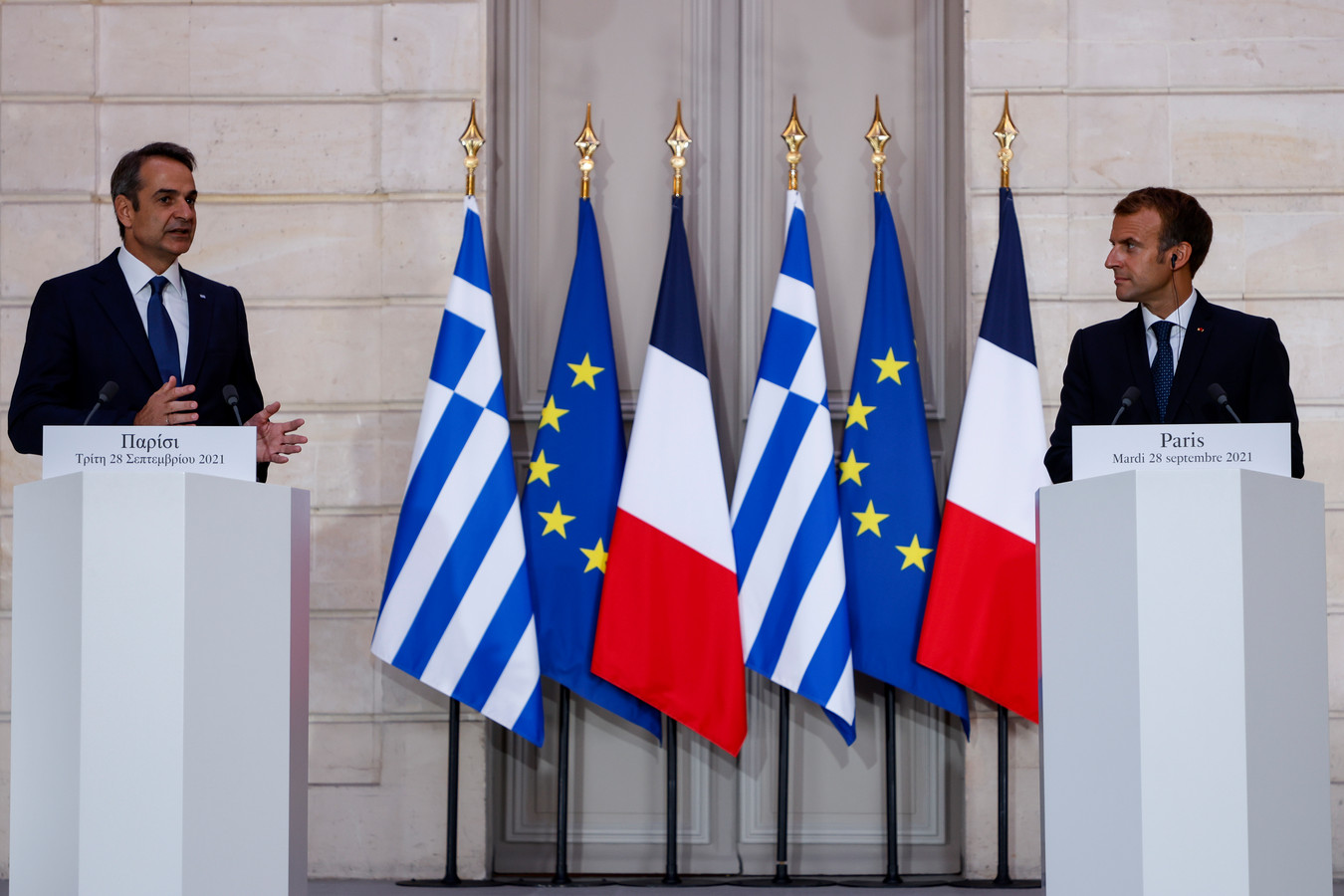 Mitsotakis en Macron na het tekenen van het Defensiepact.