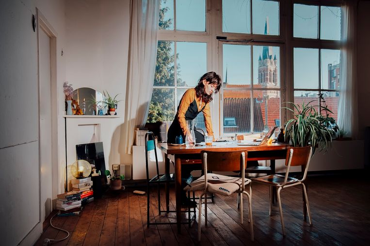 Violet Braeckman: ‘‘Madame Bovary’ is een van mijn bijbels. Toen ik het las, speelde zich in mijn hoofd een kostuumdrama af.’ Beeld © Stefaan Temmerman