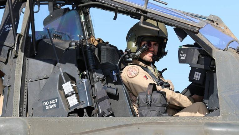 Apache-piloot 'werkt niet meer mee aan die poppenkast' - Volkskrant